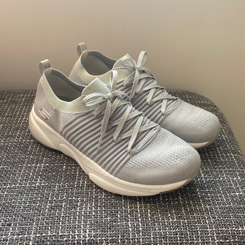 Sketchers sneakers